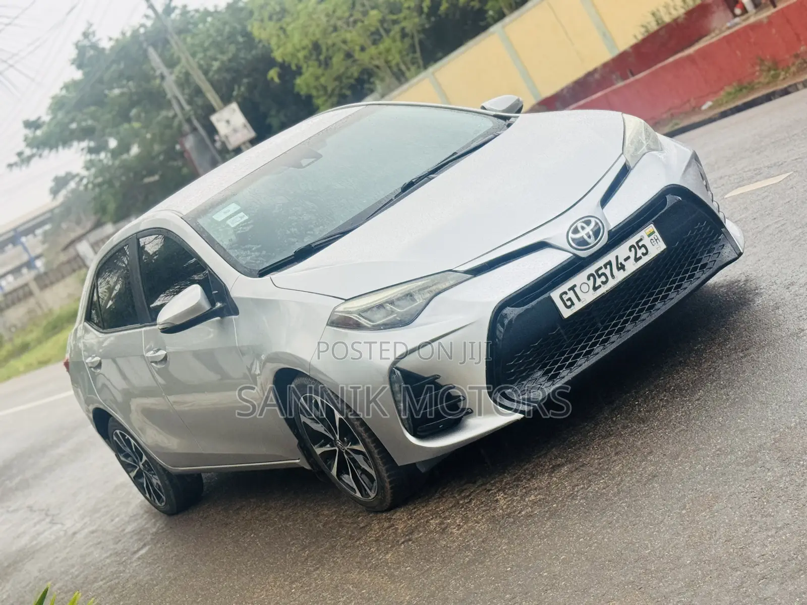 Toyota Corolla SE (1.8L 4cyl 2A) 2018 Silver