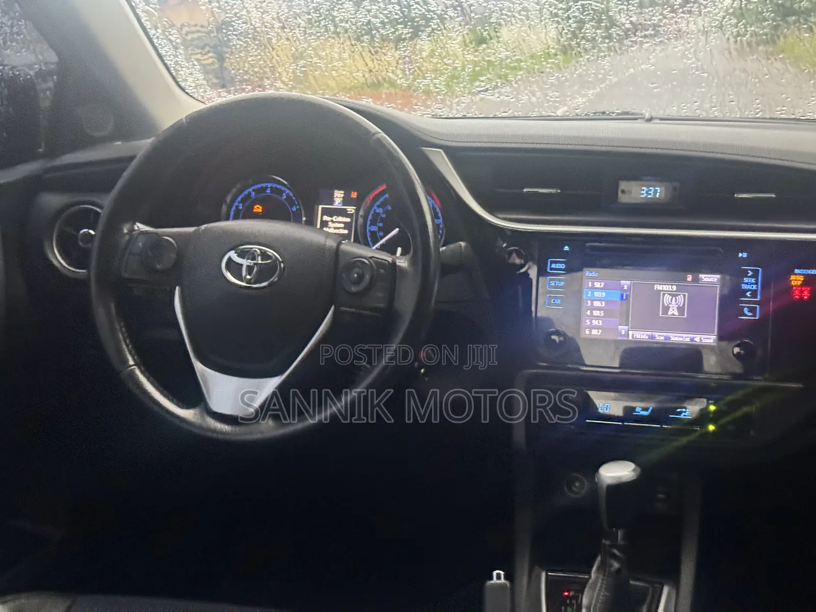 Toyota Corolla SE (1.8L 4cyl 2A) 2018 Silver