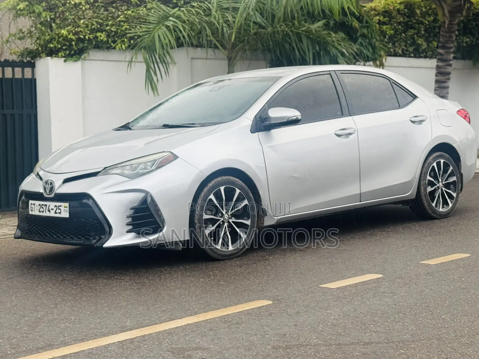 Toyota Corolla SE (1.8L 4cyl 2A) 2018 Silver