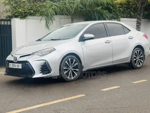 Toyota Corolla SE (1.8L 4cyl 2A) 2018 Silver