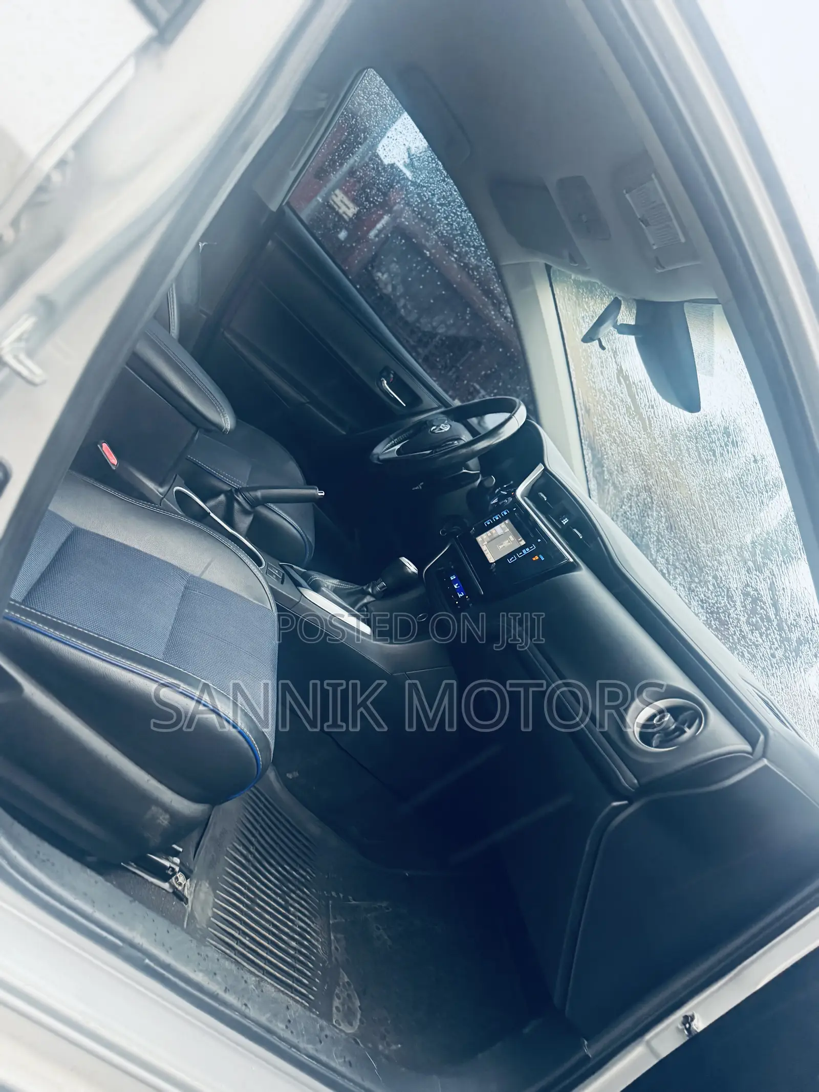 Toyota Corolla SE (1.8L 4cyl 2A) 2018 Silver
