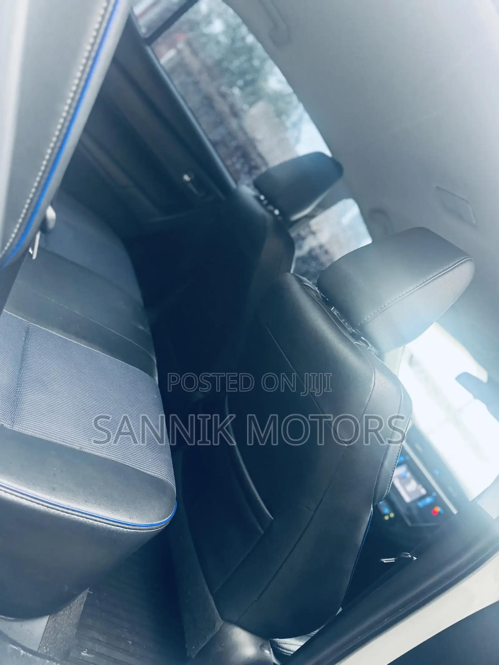 Toyota Corolla SE (1.8L 4cyl 2A) 2018 Silver