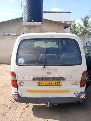 Toyota HiAce 2021 White