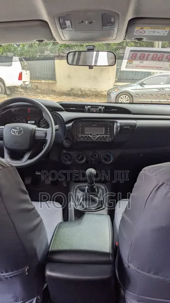 New Toyota Hilux 2025 White