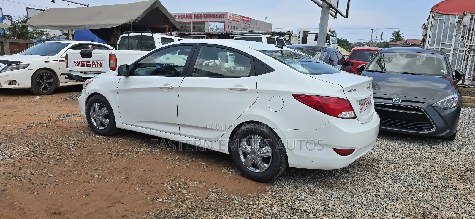 Hyundai Accent SE Sedan 2017 White