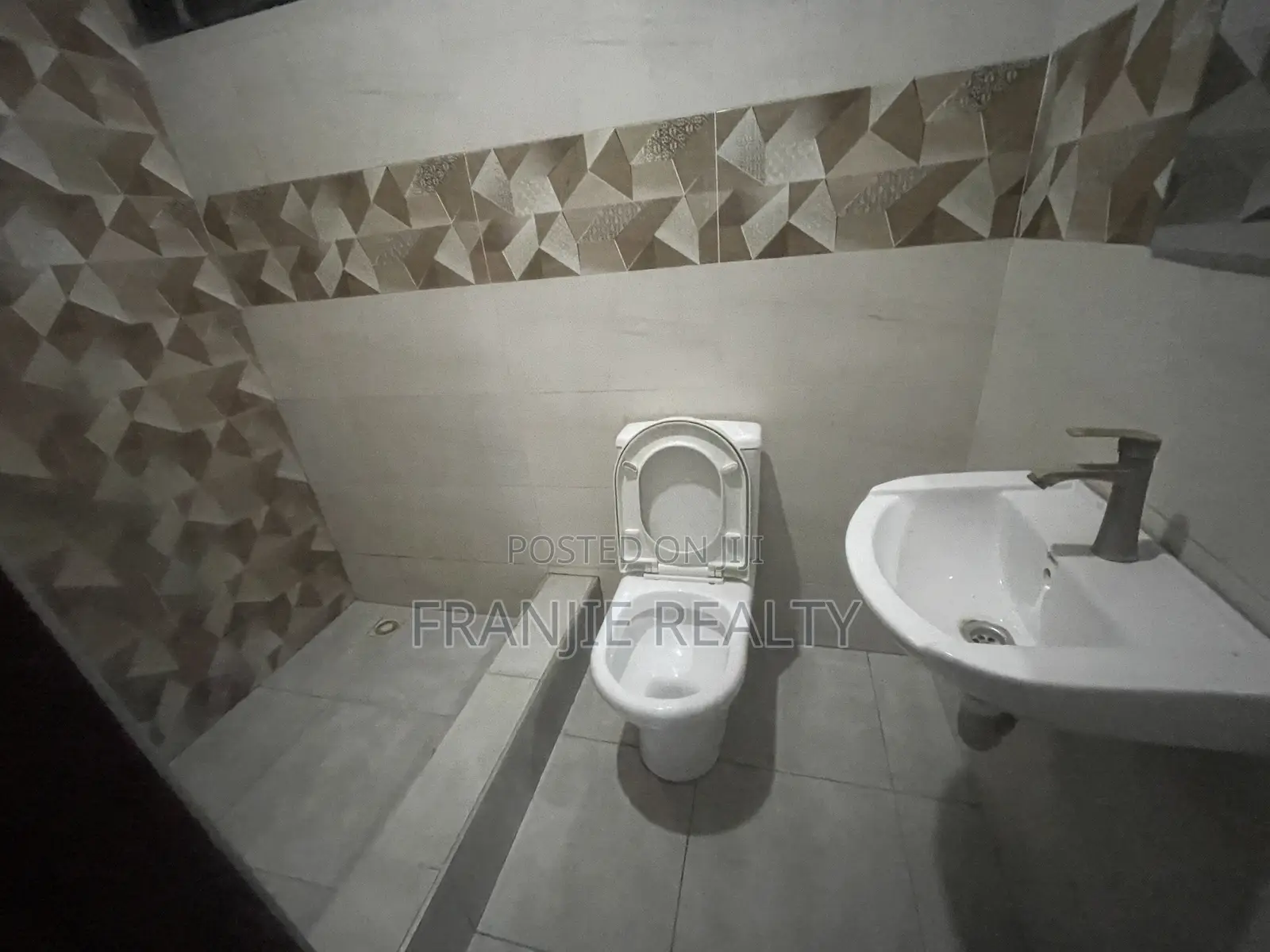 3bdrm Apartment in Franjie Realty, Kasoa for rent
