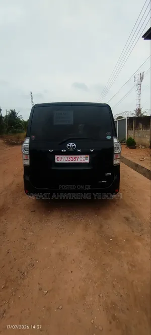Toyota Voxy 2013 Black