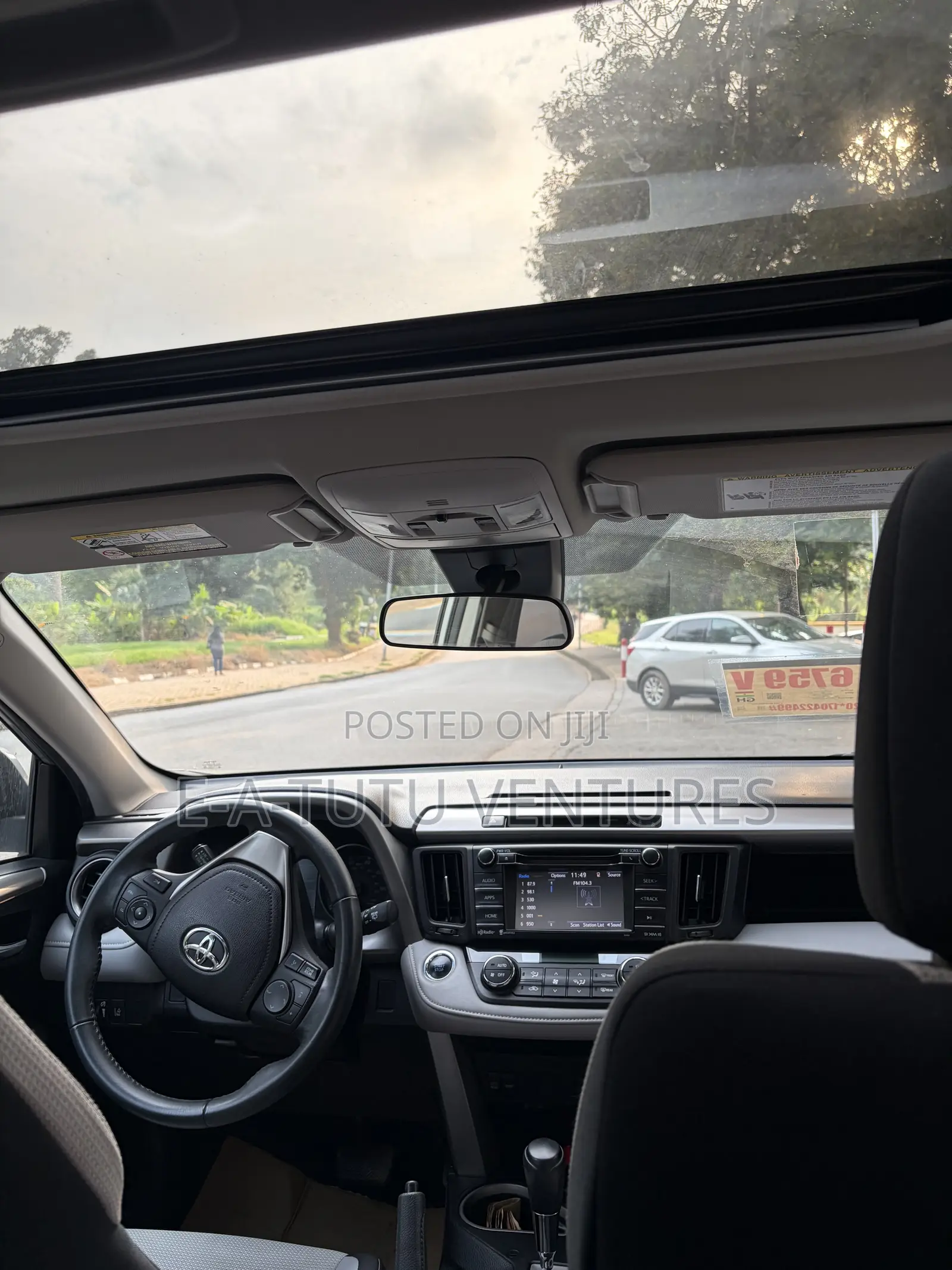 Toyota RAV4 XLE 4dr SUV (2.5L 4cyl 6A) 2018 Gray