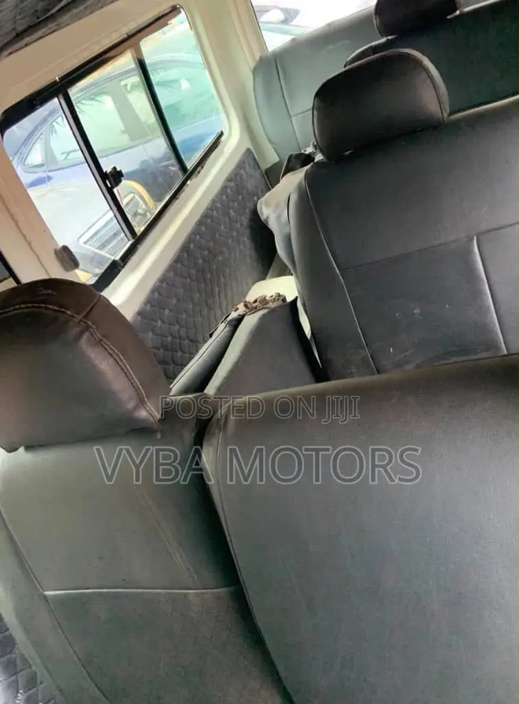 Toyota HiAce 2012 White