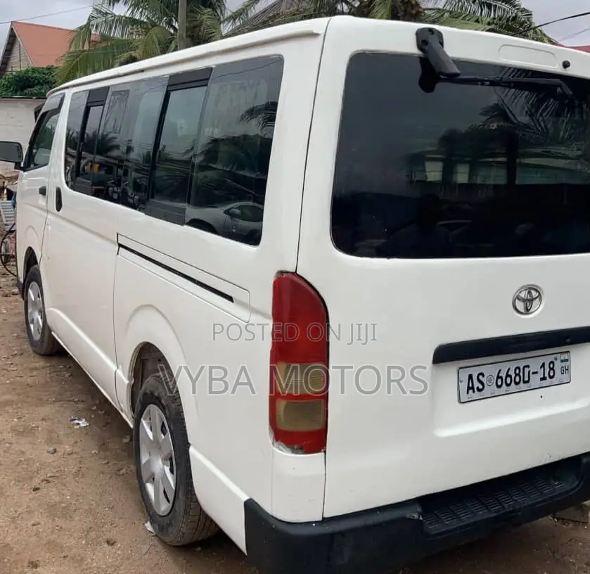 Toyota HiAce 2012 White