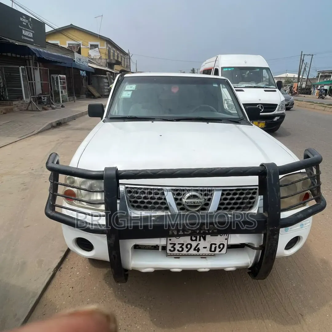 Nissan Hardbody 2003 White