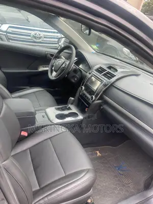 Toyota Camry SE 4dr Sedan w/Prod. End 11/13 (2.5L 4cyl 6A) 2014 Gray