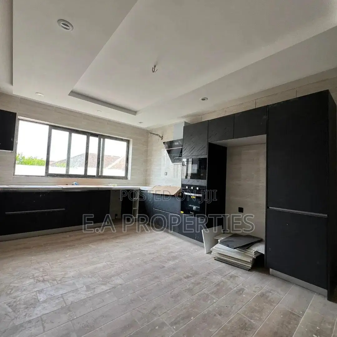 5bdrm House in E A Properties, American House for sale