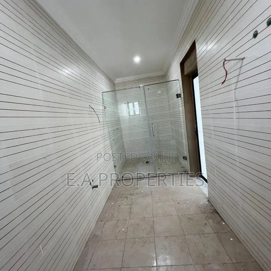 5bdrm House in E A Properties, American House for sale