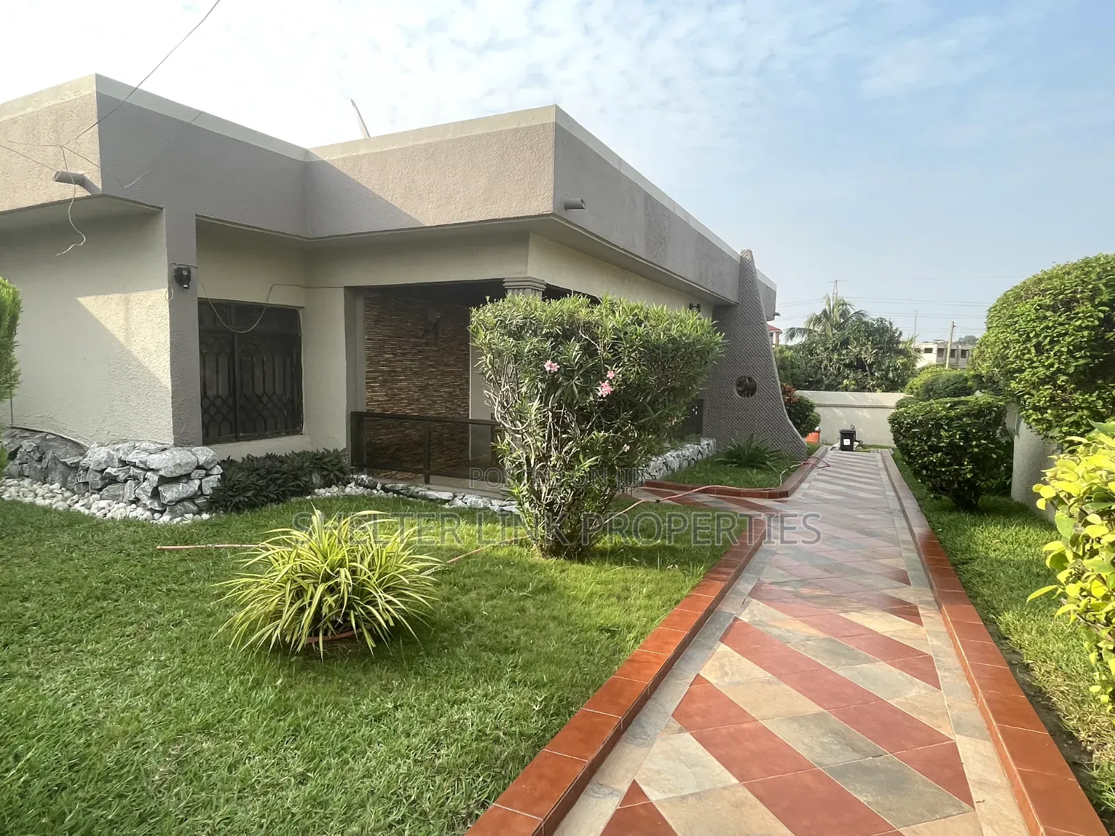 8 Bedroom Commercial Building for Rent at Dansoman