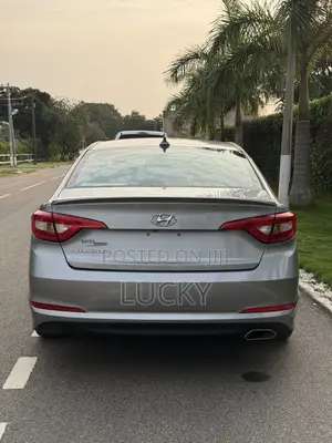 Hyundai Sonata Base Sedan FWD (2.4L 4cyl 6A) 2017 Silver