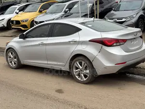 Hyundai Elantra 2015 Silver