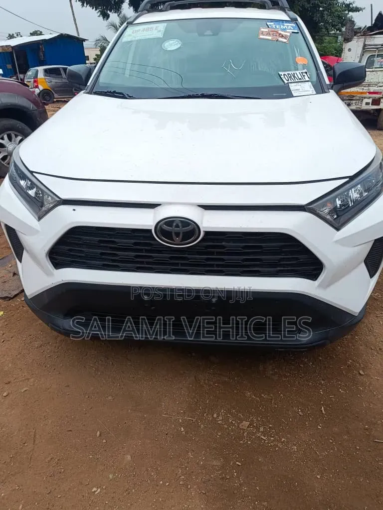 Toyota RAV4 2021 White