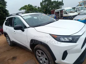 Toyota RAV4 2021 White