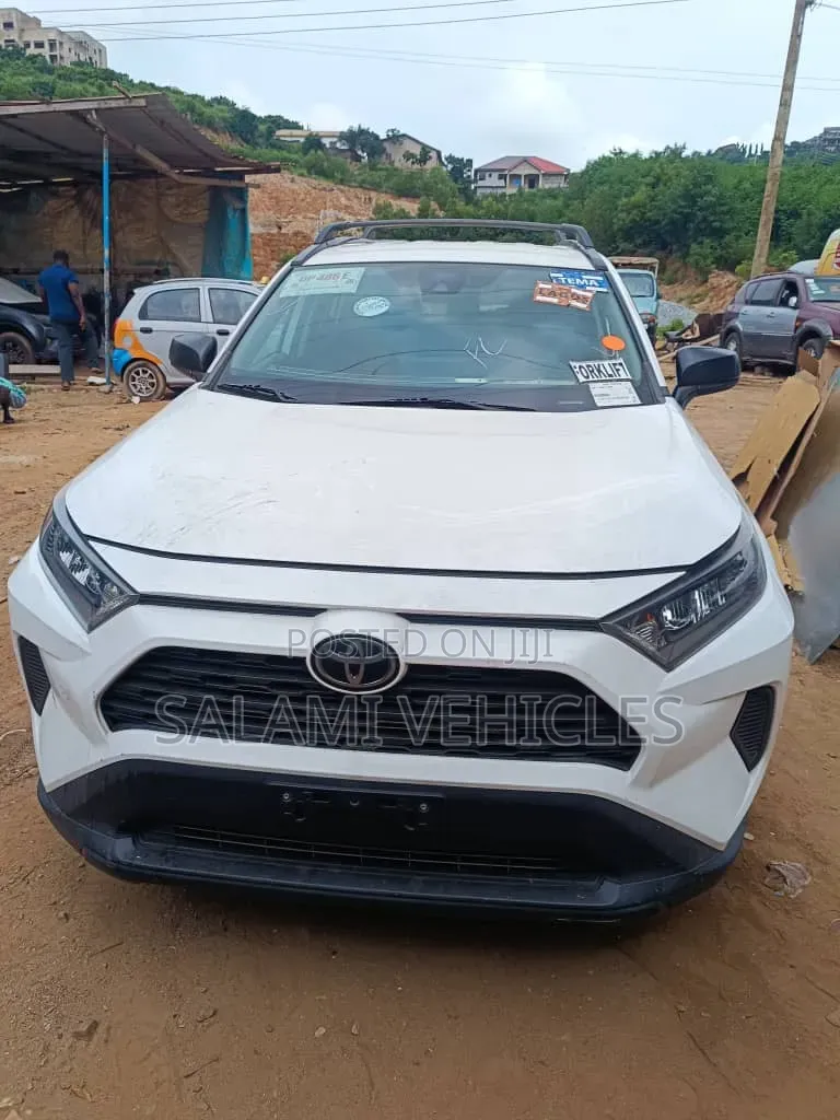 Toyota RAV4 2021 White
