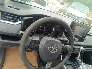 Toyota RAV4 2021 White