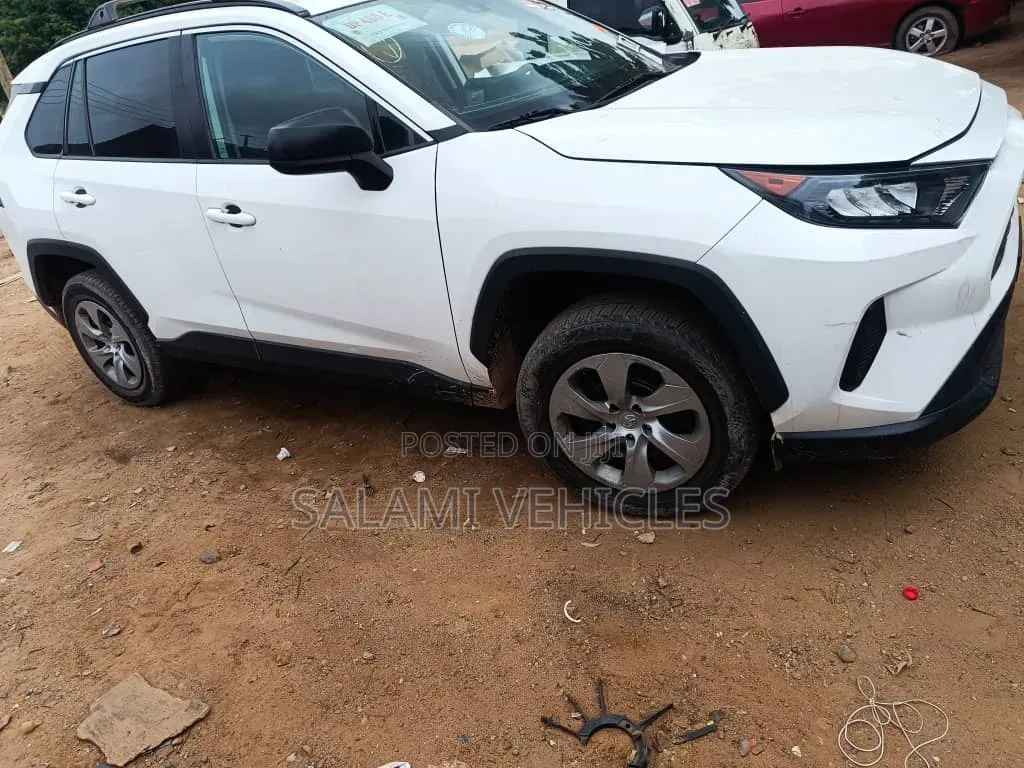 Toyota RAV4 2021 White