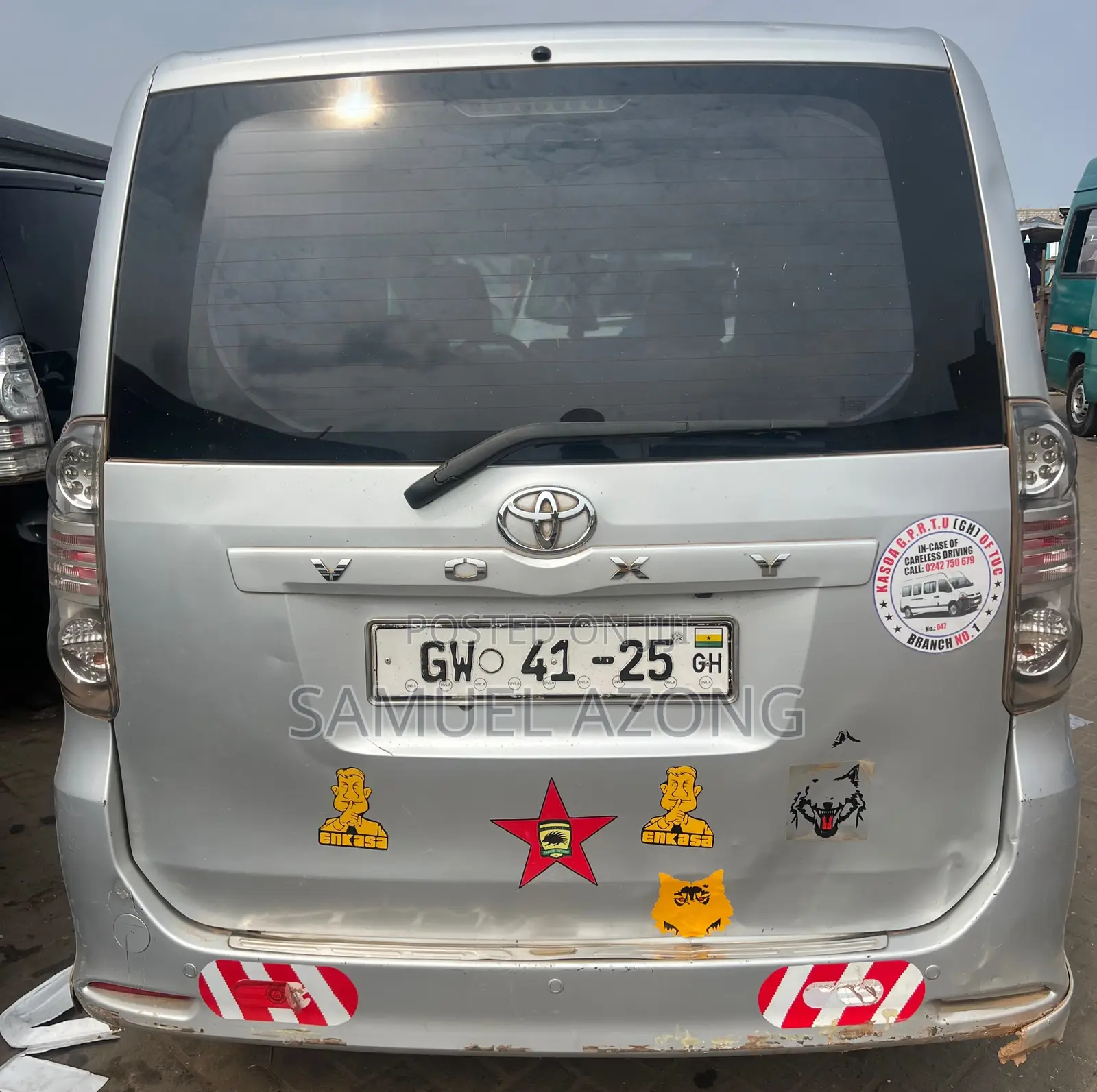 Toyota Voxy V 4WD 8-Seater 2011 Silver