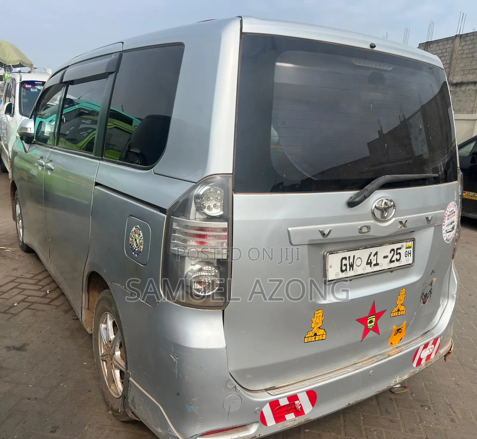 Toyota Voxy V 4WD 8-Seater 2011 Silver