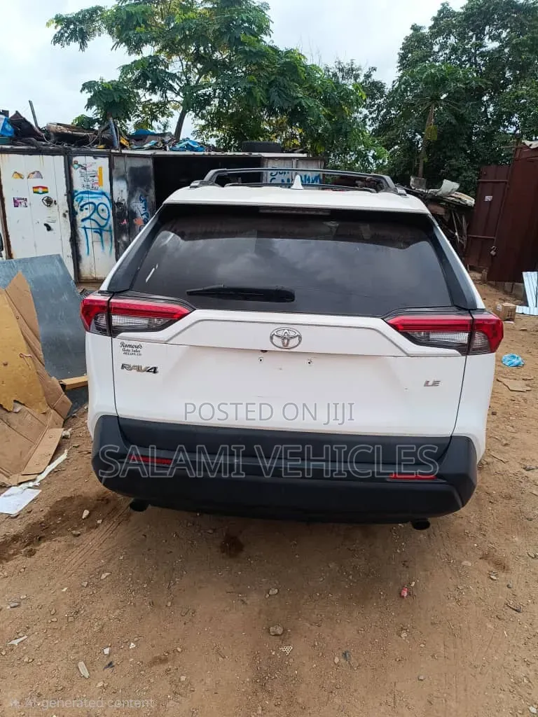 Toyota RAV4 2021 White