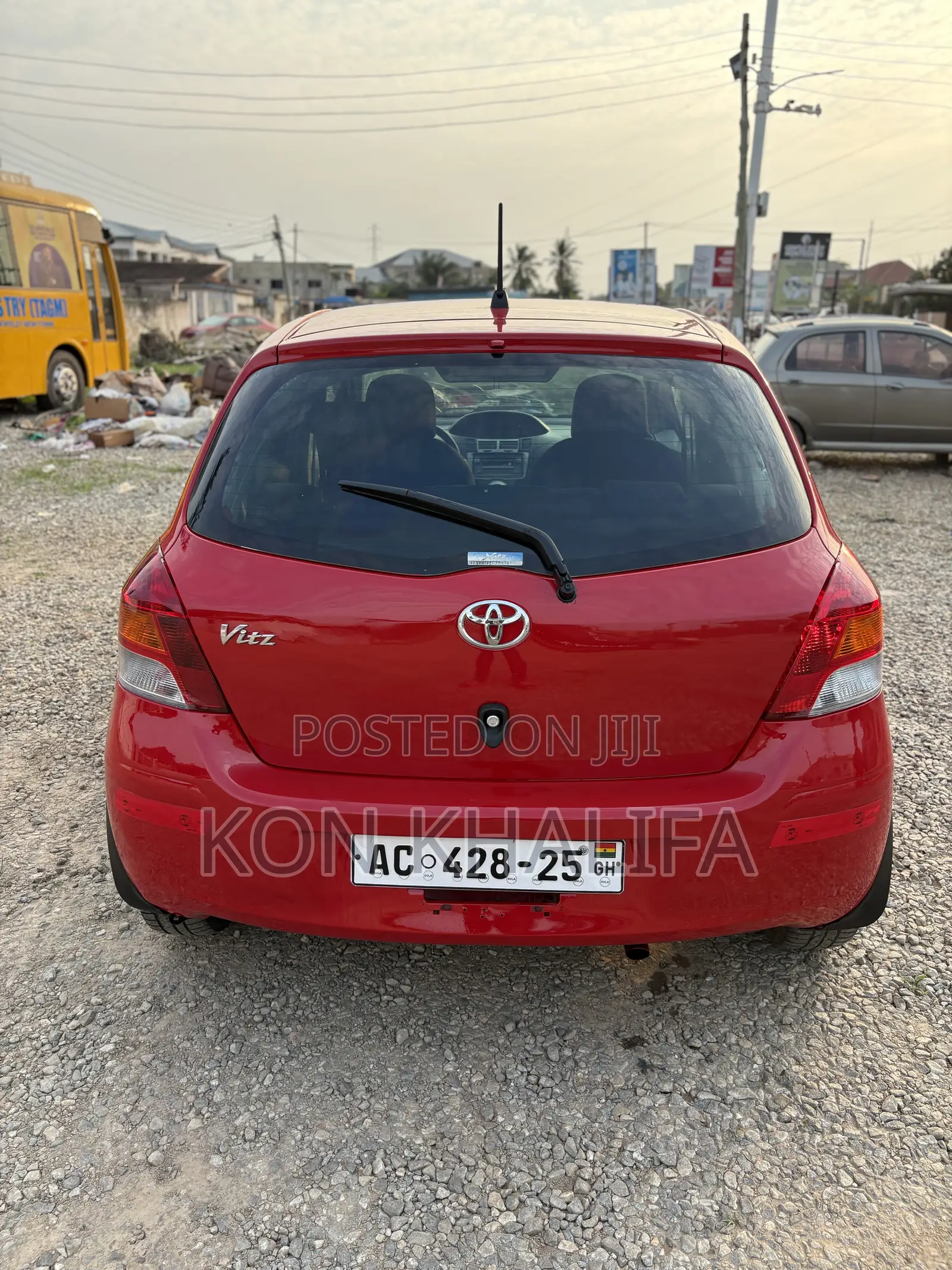 Toyota Vitz 1.3 FWD 5dr 2010 Red
