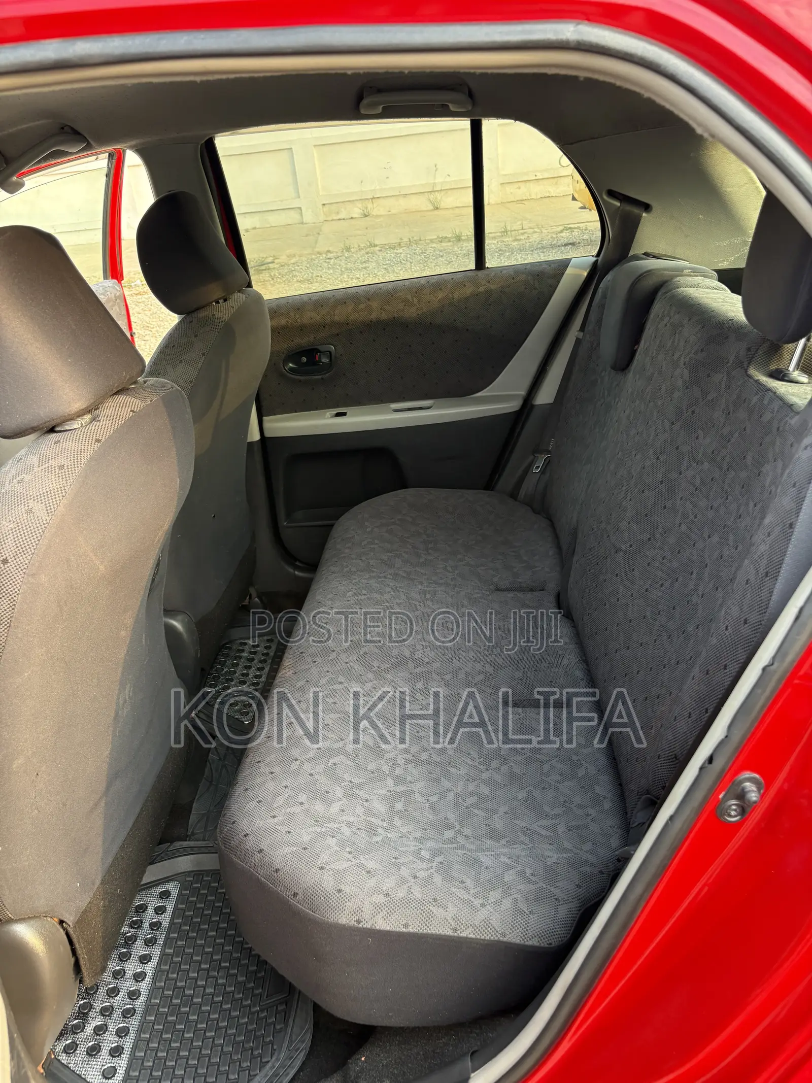 Toyota Vitz 1.3 FWD 5dr 2010 Red