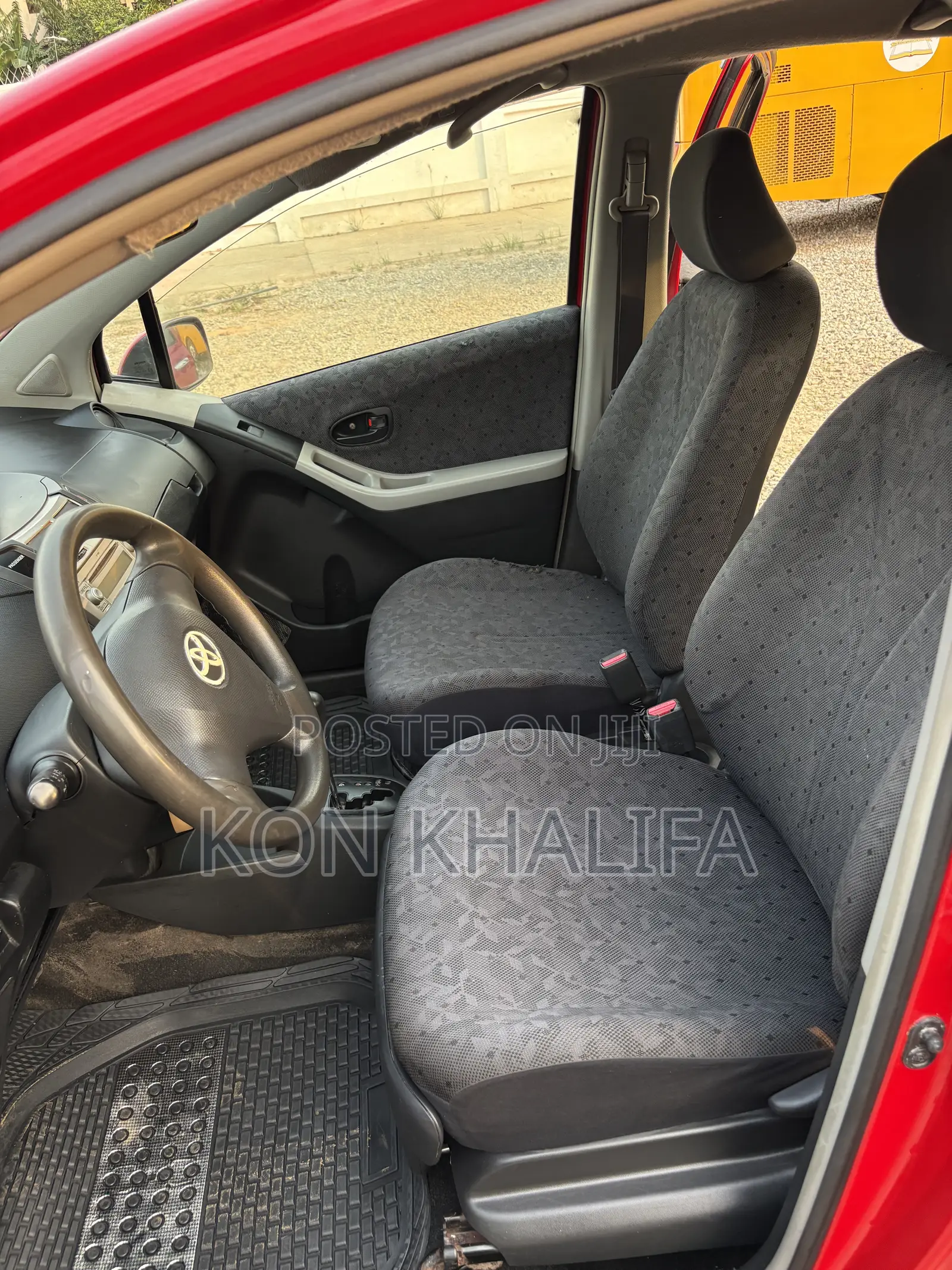 Toyota Vitz 1.3 FWD 5dr 2010 Red
