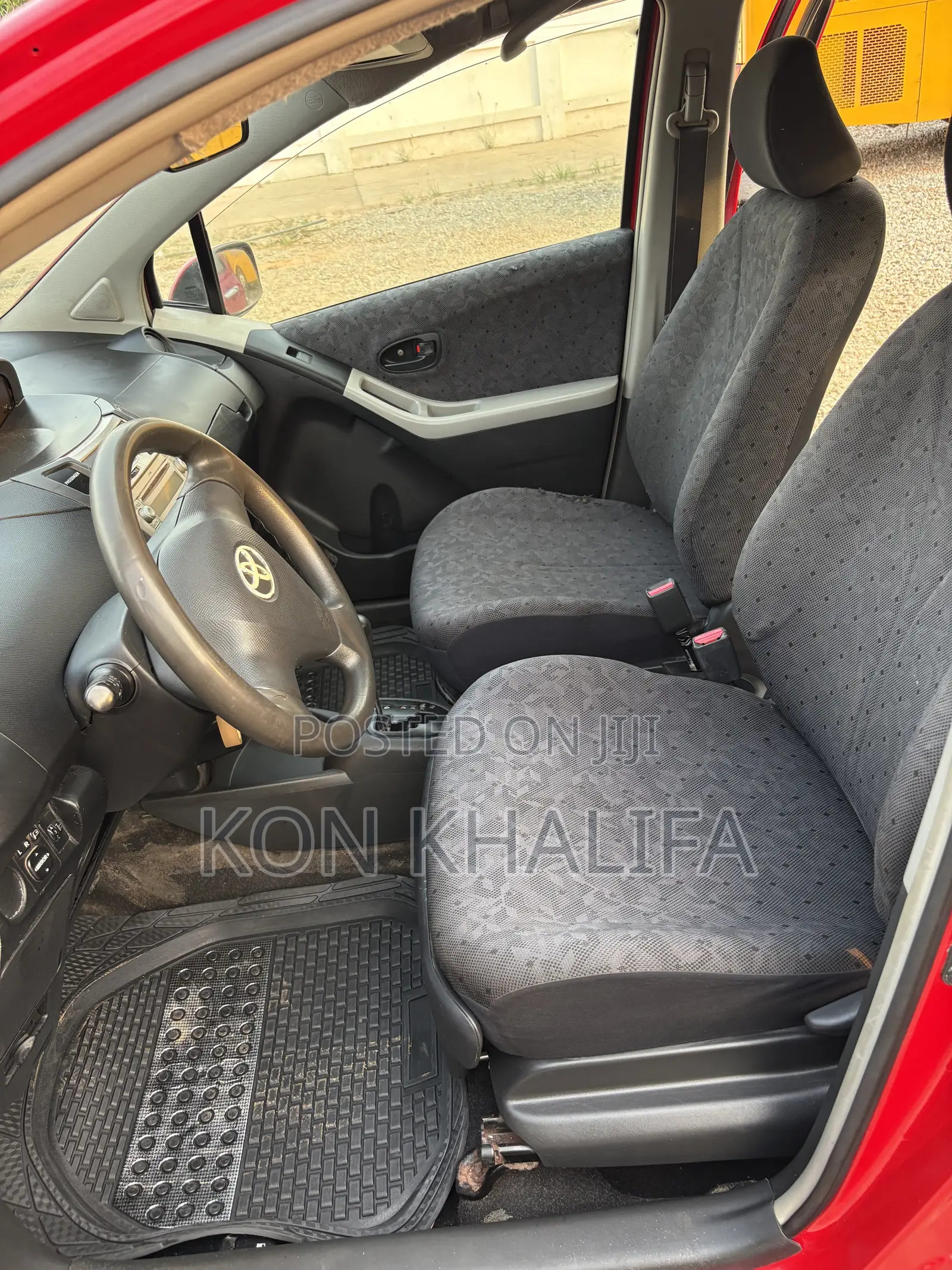 Toyota Vitz 1.3 FWD 5dr 2010 Red