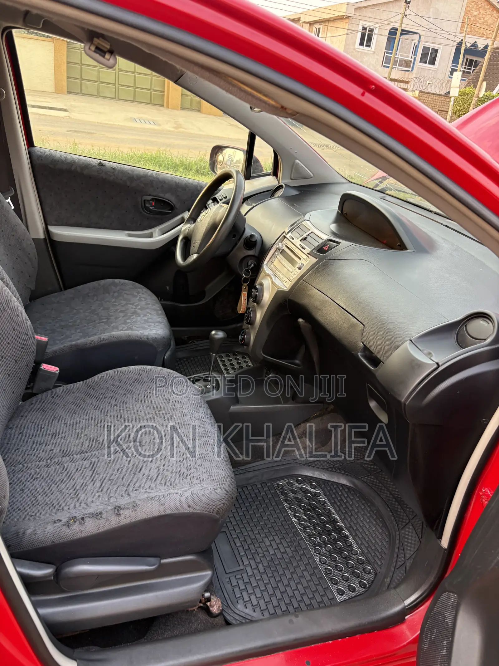 Toyota Vitz 1.3 FWD 5dr 2010 Red
