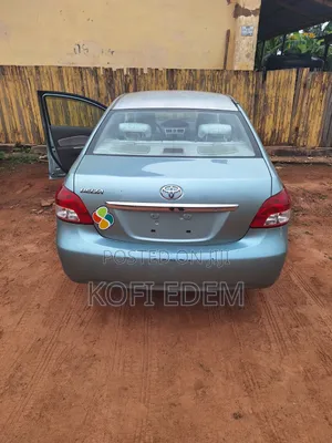 Toyota Belta 2010 Green