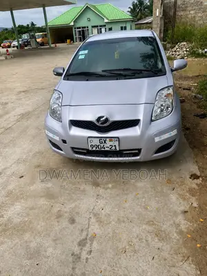 Toyota Vitz 1.3 AWD 5dr 2010 Silver