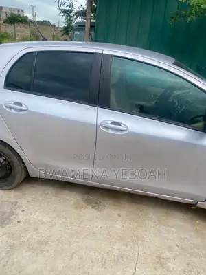 Toyota Vitz 1.3 AWD 5dr 2010 Silver