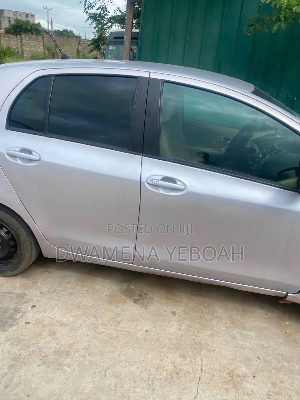 Toyota Vitz 1.3 AWD 5dr 2010 Silver