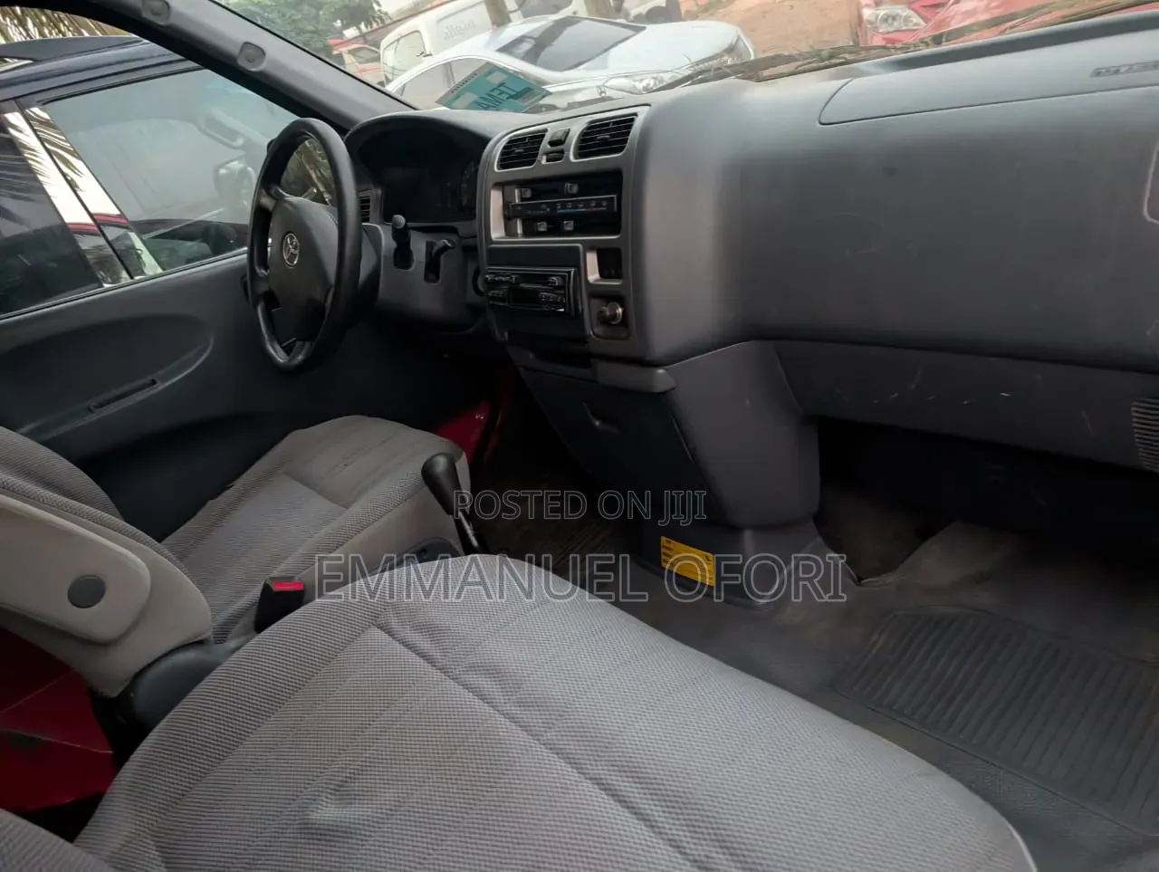 Toyota HiAce 2011 Red
