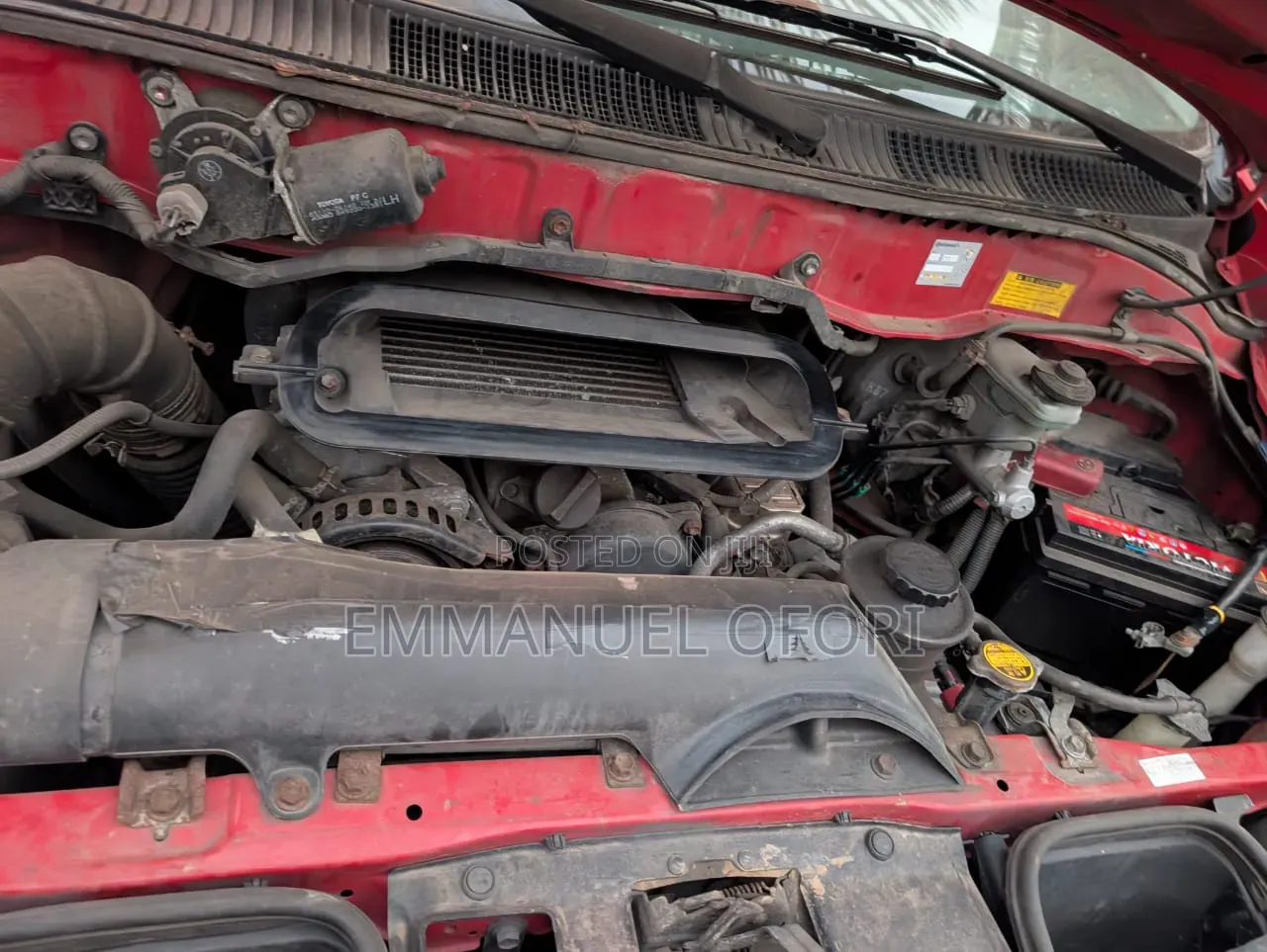 Toyota HiAce 2011 Red