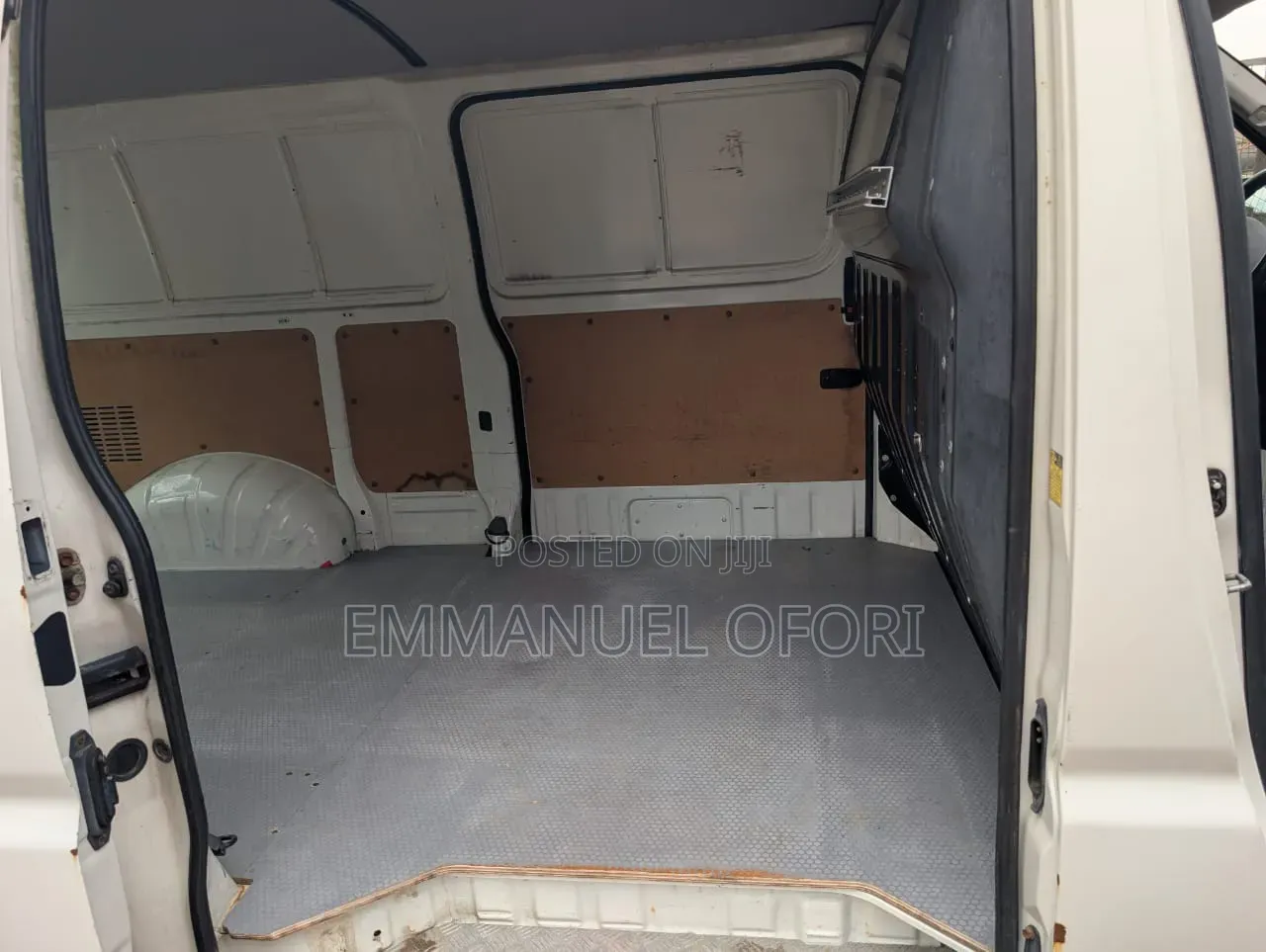 Toyota HiAce 2011 White