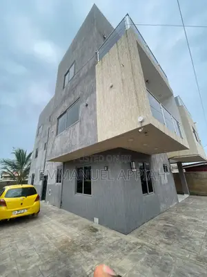 8bdrm House in Tetegu, Accra Metropolitan for sale