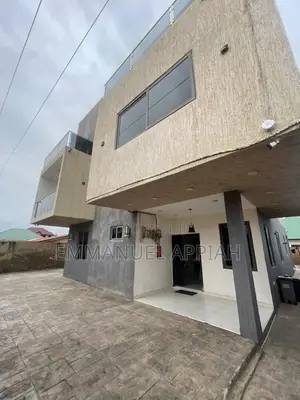 8bdrm House in Tetegu, Accra Metropolitan for sale