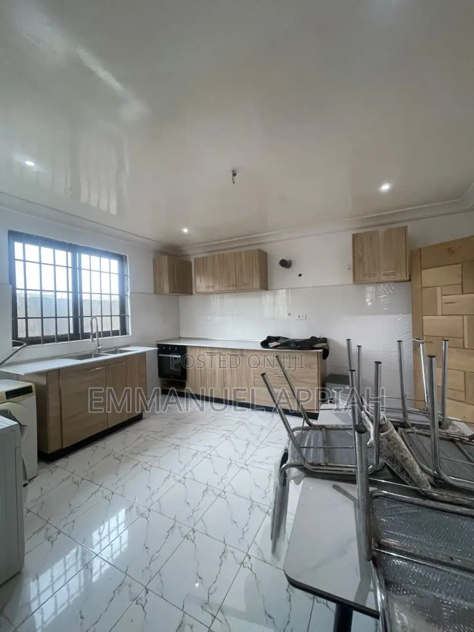 8bdrm House in Tetegu, Accra Metropolitan for sale