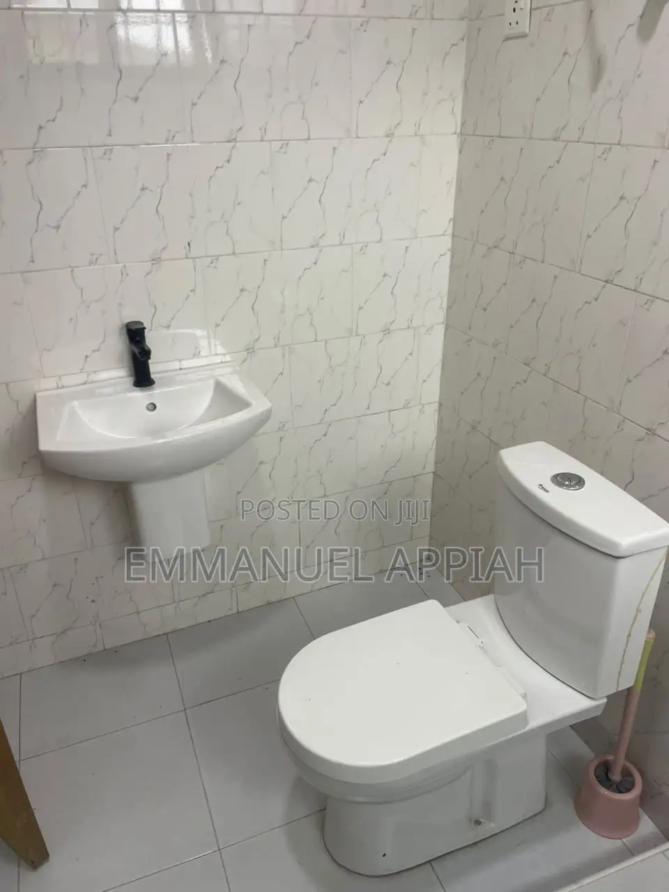 8bdrm House in Tetegu, Accra Metropolitan for sale