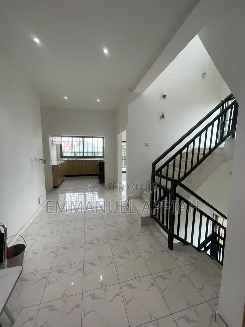 8bdrm House in Tetegu, Accra Metropolitan for sale