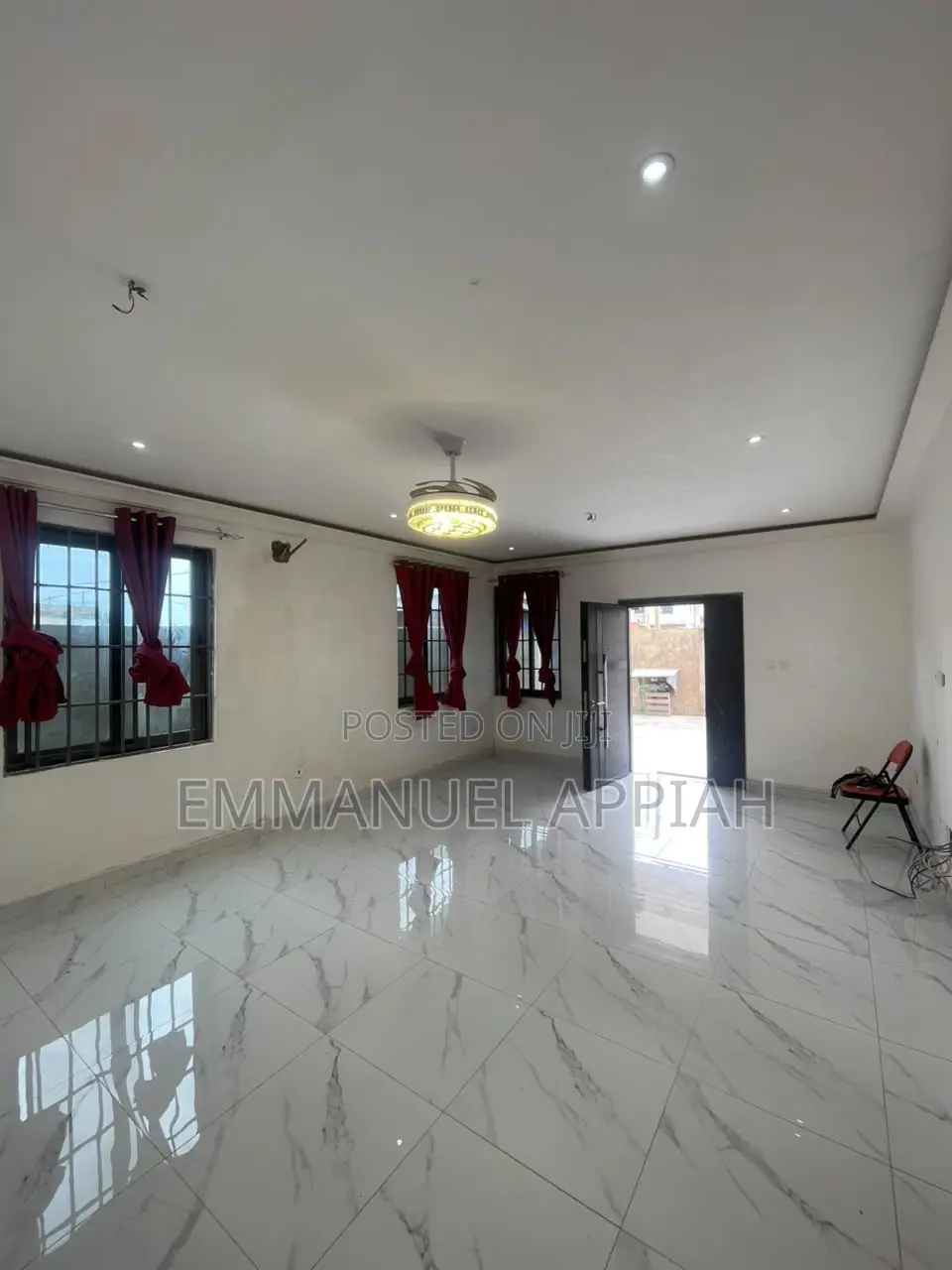 8bdrm House in Tetegu, Accra Metropolitan for sale