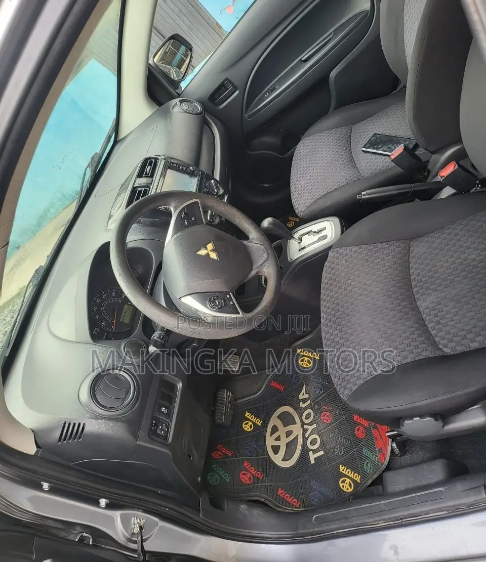 Mitsubishi Mirage LE 2019 Silver