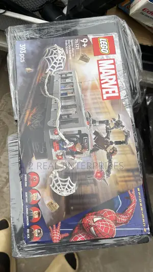LEGO Marvel Spider-Man vs. Doc Ock Subway Train Scene (Set 76321).