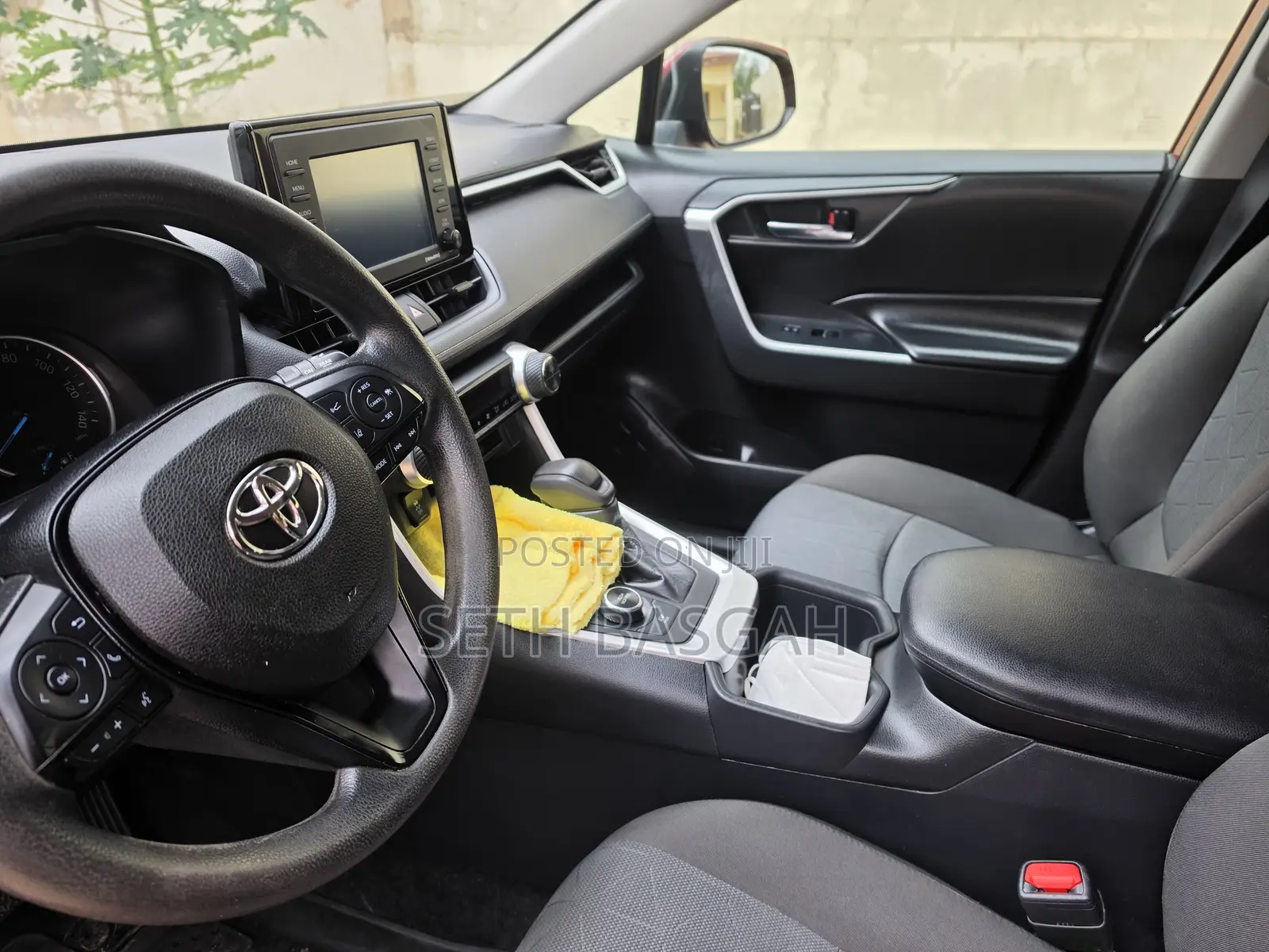 Toyota RAV4 XLE 2022 Maroon